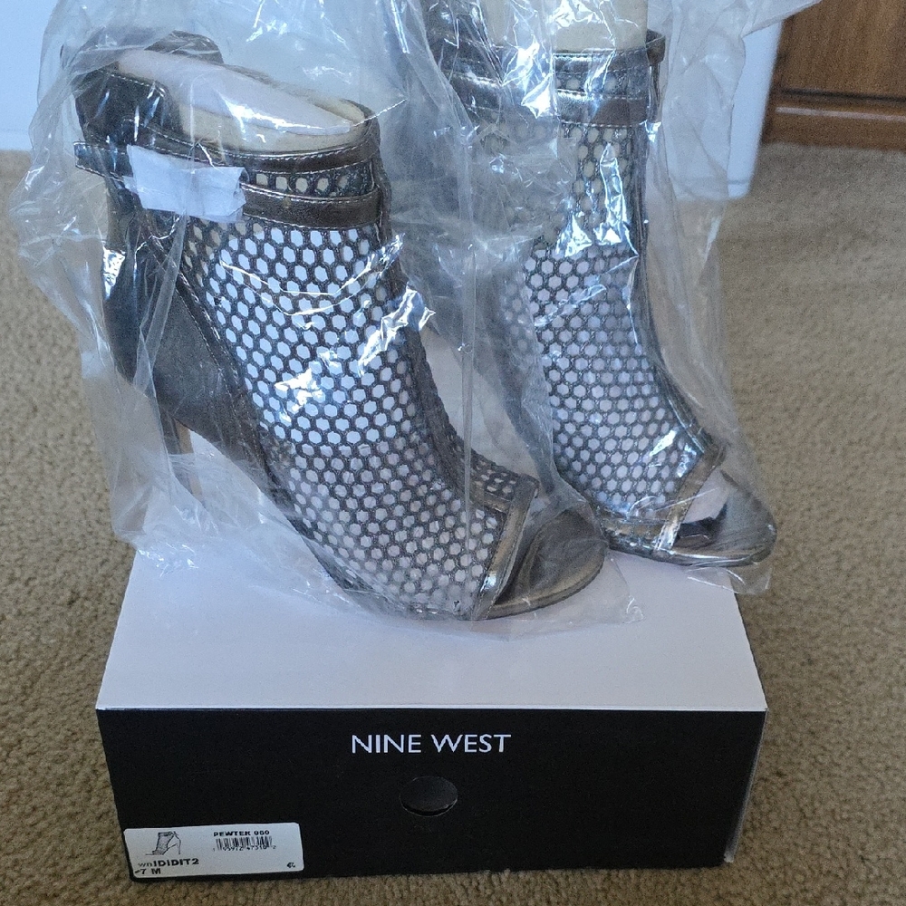 NWT Nine West Silver/Pewter Metallic Mesh Open-toed Heeled Boots Size 7M